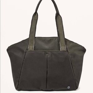 LuluLemon Free to Be 20L Bag